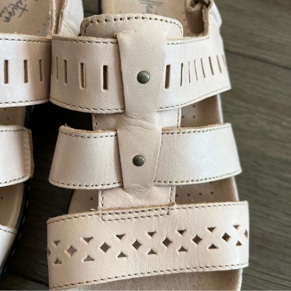 Beige cream three strap clarks sandal - Picture 2 of 7